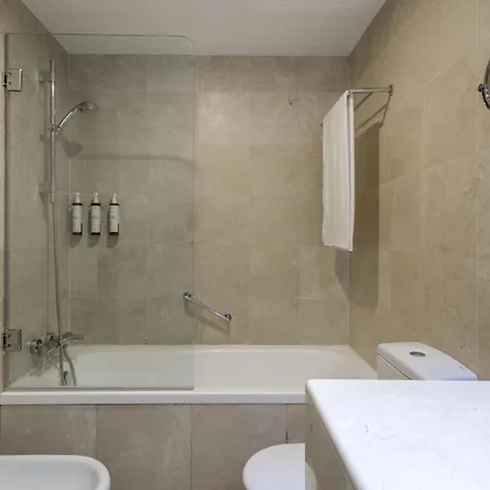 Ac Victoria By Marriott מלון